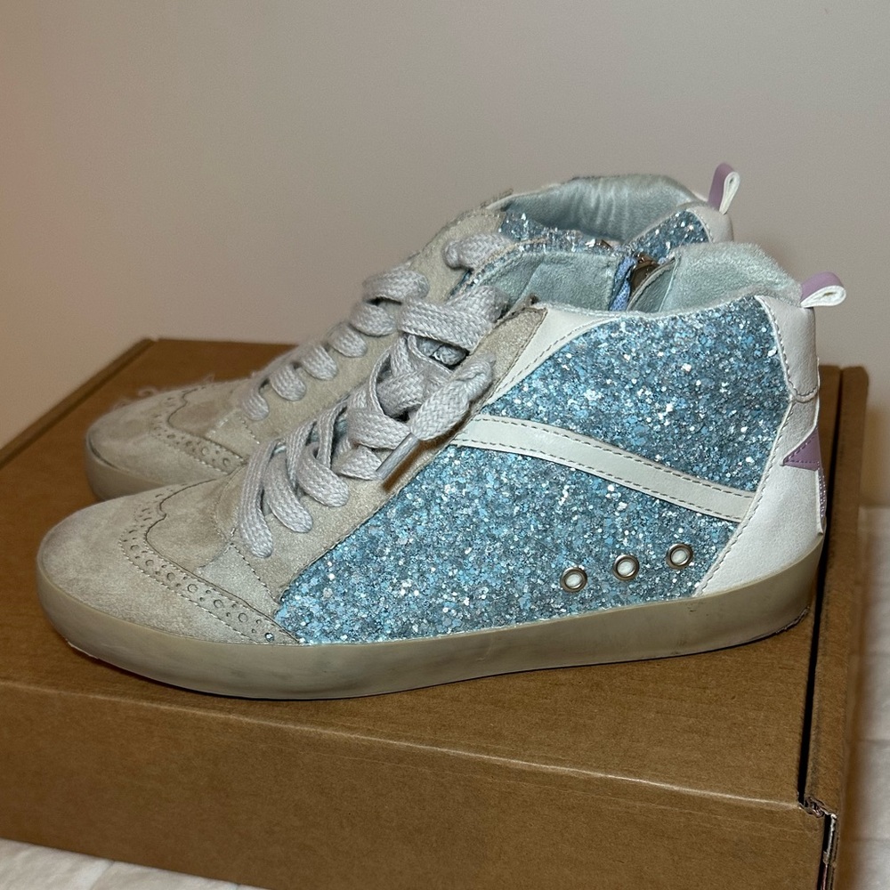 Shu Shop Riley kids size 4 sneaker